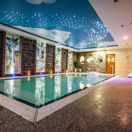 Airport View Hotel&Secret Spa Lusk Buitenkant foto