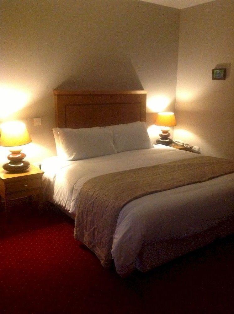 Airport View Hotel&Secret Spa Lusk Buitenkant foto
