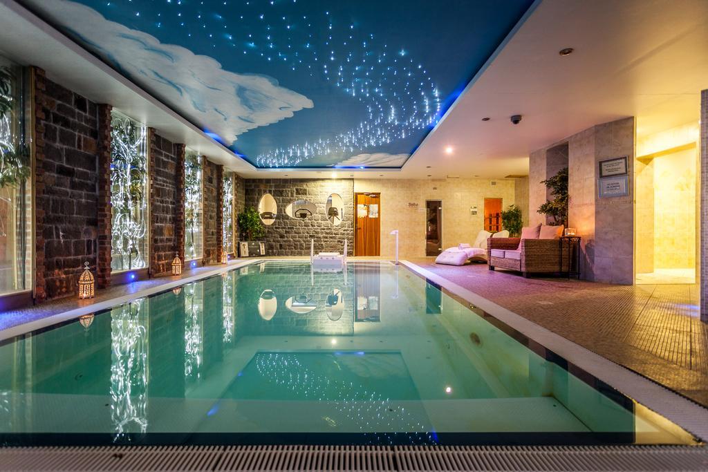 Airport View Hotel&Secret Spa Lusk Buitenkant foto
