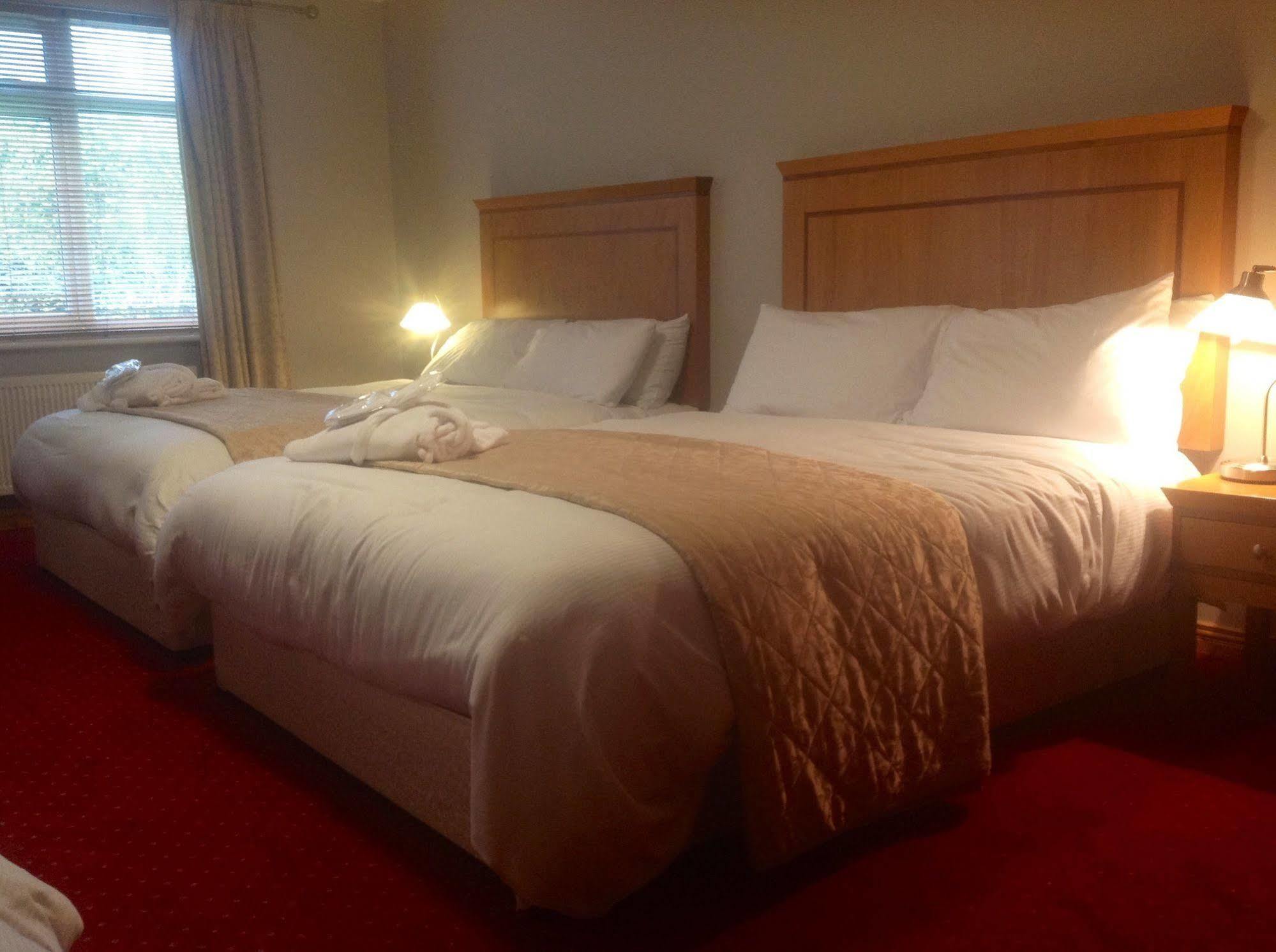 Airport View Hotel&Secret Spa Lusk Buitenkant foto