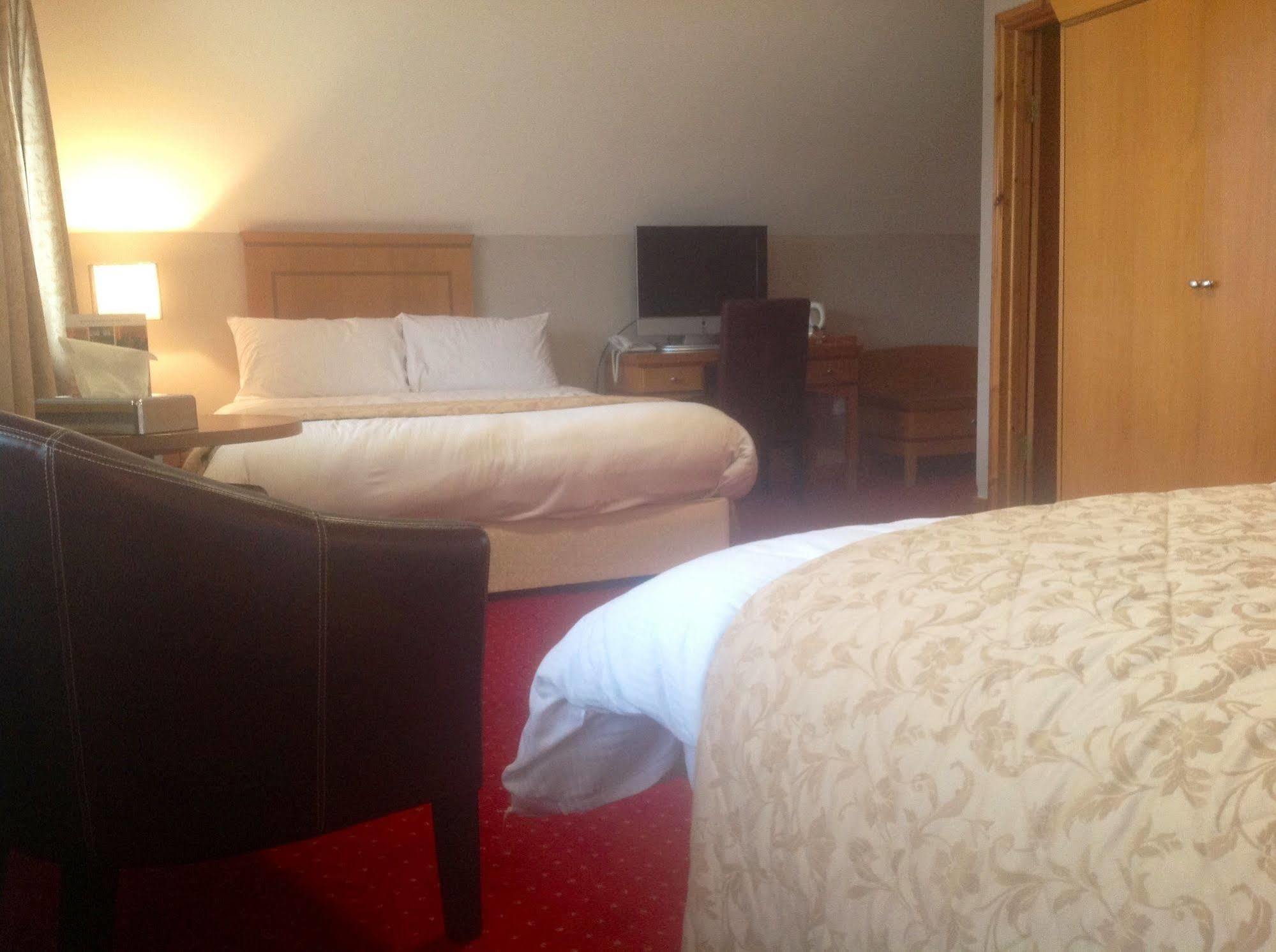 Airport View Hotel&Secret Spa Lusk Buitenkant foto