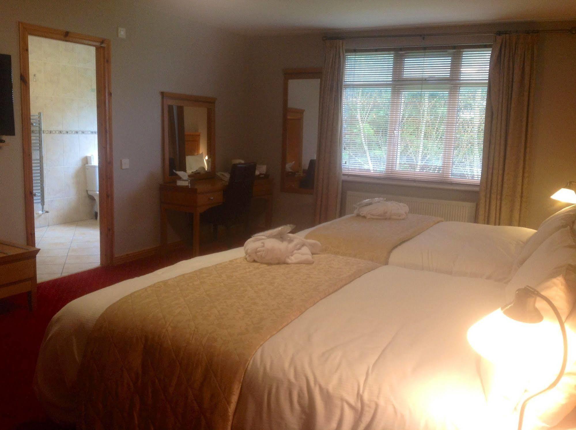 Airport View Hotel&Secret Spa Lusk Buitenkant foto