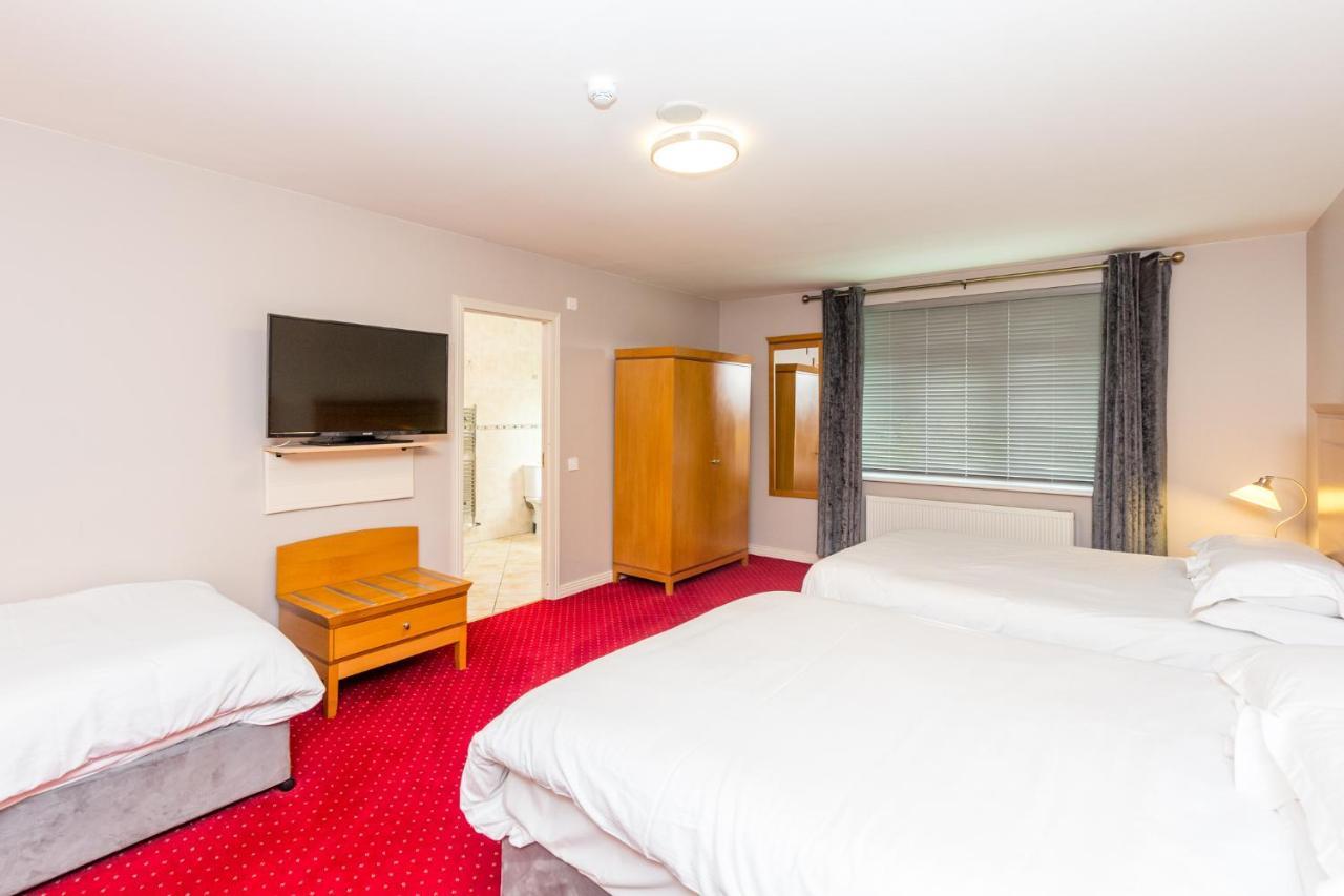 Airport View Hotel&Secret Spa Lusk Buitenkant foto