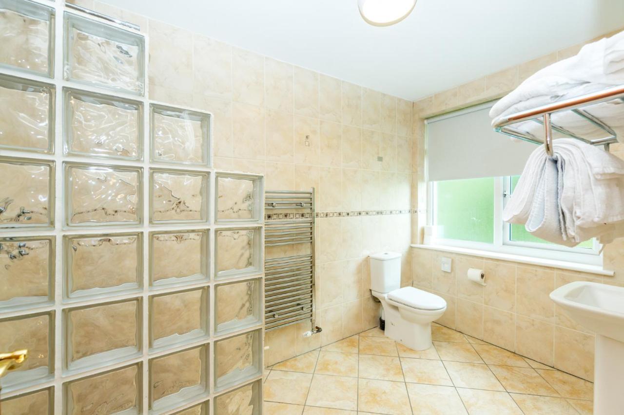 Airport View Hotel&Secret Spa Lusk Buitenkant foto