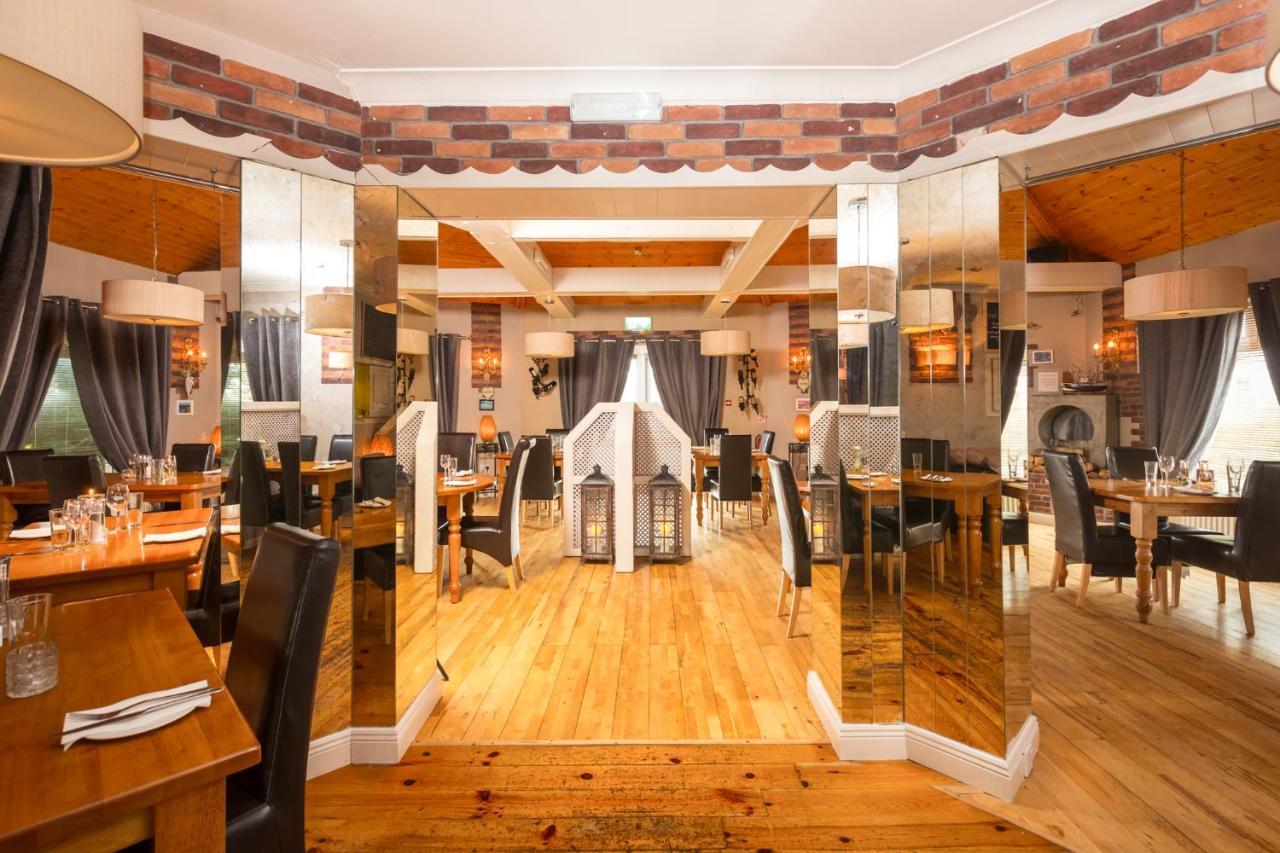 Airport View Hotel&Secret Spa Lusk Buitenkant foto