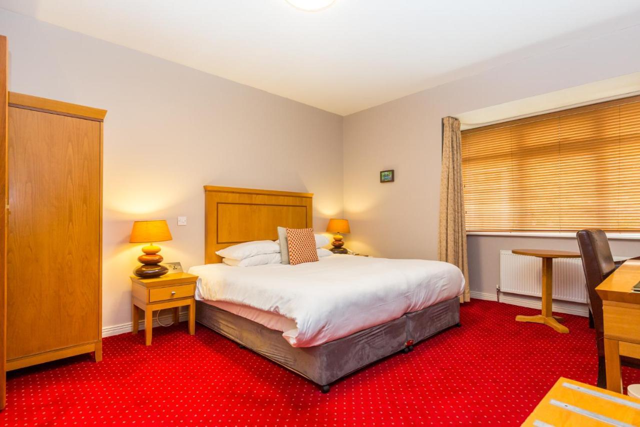 Airport View Hotel&Secret Spa Lusk Buitenkant foto